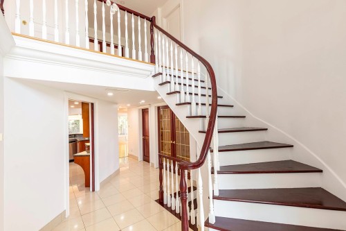 Escalier - 97 Rue Chatillon, Dollard-Des-Ormeaux, QC 