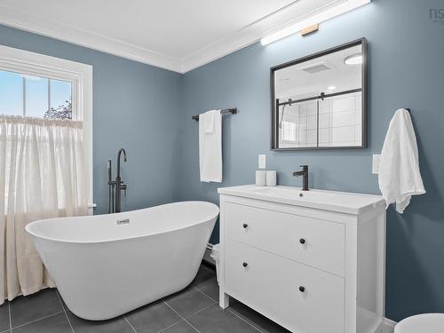 55 Lawrence Street, Lunenburg, NS 