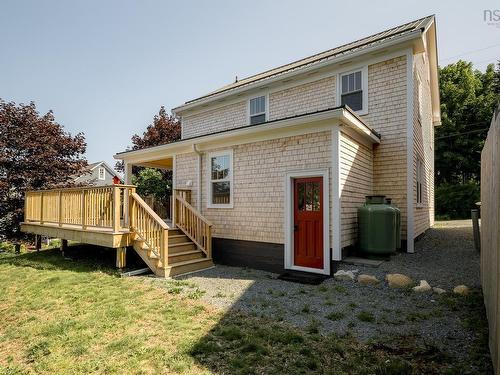 55 Lawrence Street, Lunenburg, NS 