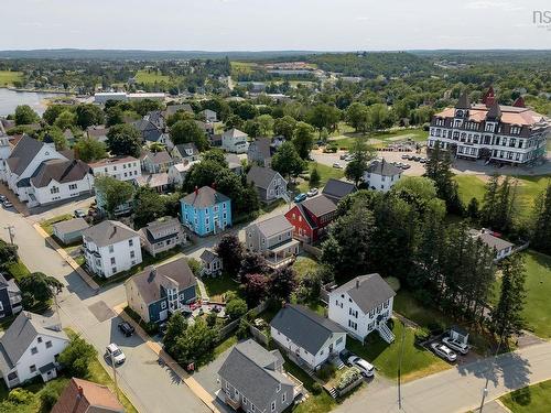 55 Lawrence Street, Lunenburg, NS 