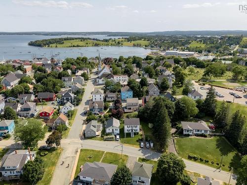 55 Lawrence Street, Lunenburg, NS 