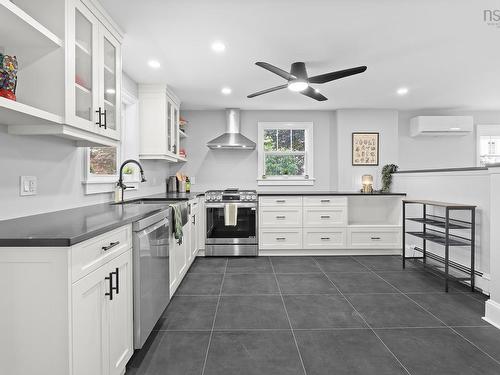 55 Lawrence Street, Lunenburg, NS 