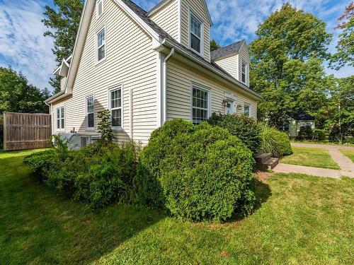 61 Connaught Avenue, Middleton, NS 