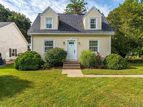 61 Connaught Avenue, Middleton, NS 