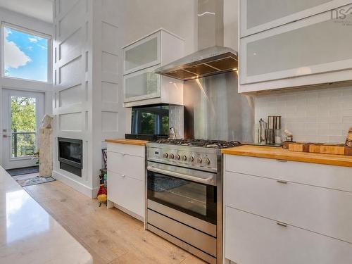 8 First Avenue, Bedford, NS 