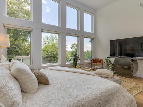 8 First Avenue, Bedford, NS 