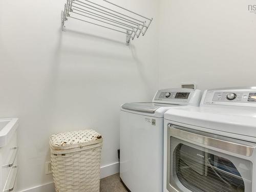 8 First Avenue, Bedford, NS 