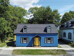 142 Water Street Shelburne, NS B0T 1W0