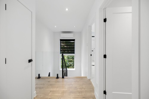 Passageway - 596 Rue Beauregard, Sainte-Agathe-Des-Monts, QC 