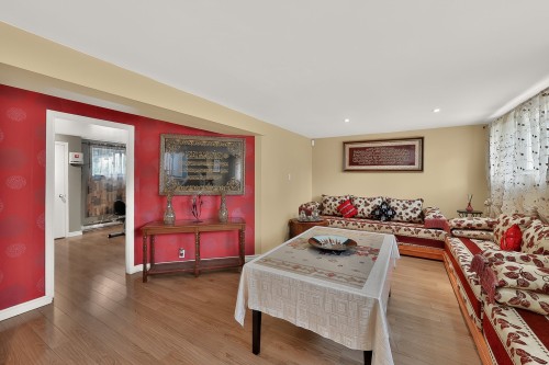Den - 226 Rue Houde, Saint-Eustache, QC 