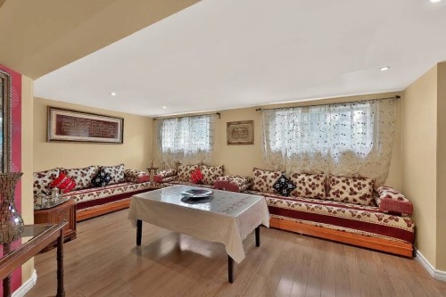 Den - 226 Rue Houde, Saint-Eustache, QC 