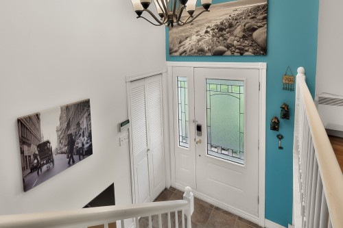 Mud Room - 226 Rue Houde, Saint-Eustache, QC 