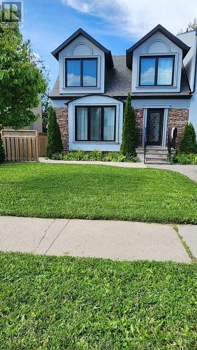 82 ELLINGTON DRIVE , Toronto, Ontario M1R 3Y1 2