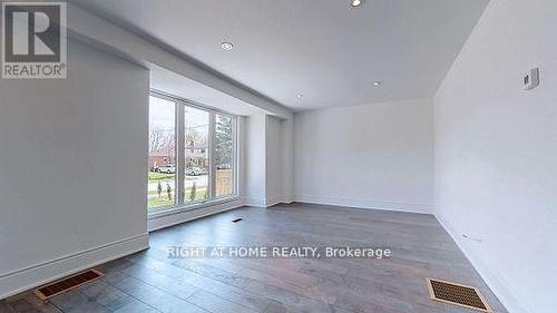 82 ELLINGTON DRIVE , Toronto, Ontario M1R 3Y1 4