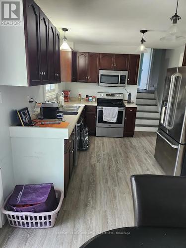 74 BALDWIN LANE , Barrie, Ontario L4N 2W3 2