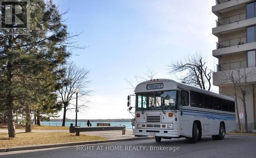 Shuttle Bus - 3110 - 77 Harbour Square, Toronto, ON 
