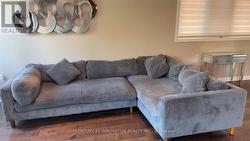 188 BARKLEY CRESCENT  Oshawa, ON L1J 2E6
