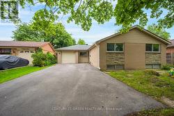11 BURGBY AVENUE  Brampton, ON L6X 2G7