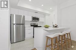 206 - 110 ST CLAIR AVENUE W  Toronto, ON M4V 1N4