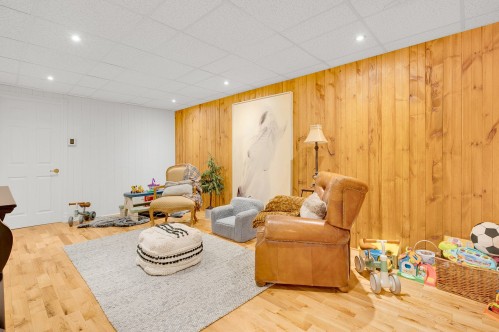 Salle familiale - 2220 Mtée Ste-Therese, Saint-Jérôme, QC 