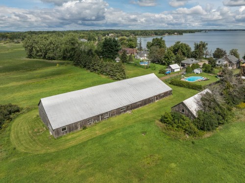 Grange - 1473 Boul. Perrot, Notre-Dame-De-L'Île-Perrot, QC 