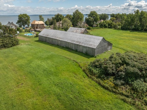 Grange - 1473 Boul. Perrot, Notre-Dame-De-L'Île-Perrot, QC 