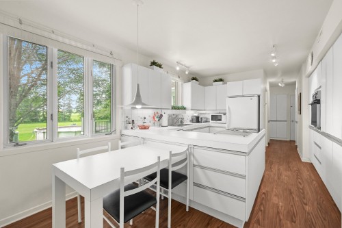 Coin-repas - 1473 Boul. Perrot, Notre-Dame-De-L'Île-Perrot, QC 