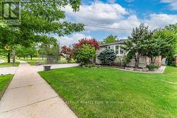 87 HULLMAR DRIVE Toronto, ON M3N 2E2