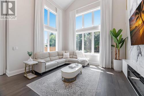 560 Woodview Road, Burlington, ON 