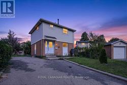 6 DAMASCUS DRIVE  Toronto, ON M9V 4G1