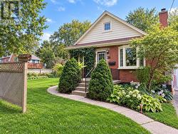 UPPER - 20 BAYVIEW DRIVE Barrie, ON L4N 3N5