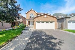 975 MANTLE CRESCENT  Mississauga, ON L5V 2G3