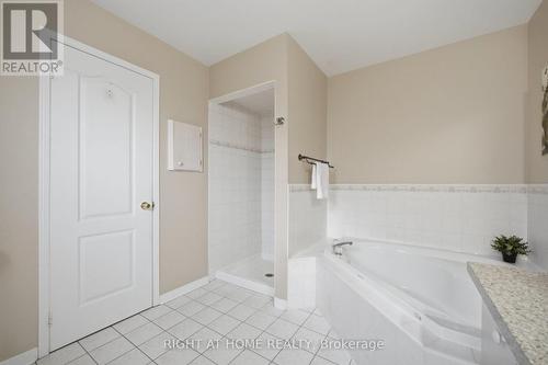 4 pc Ensuite Bath with Shower - 975 Mantle Crescent, Mississauga, ON 