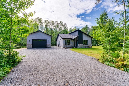 Stationnement - 99 Ch. Du Huard, Val-Des-Bois, QC 