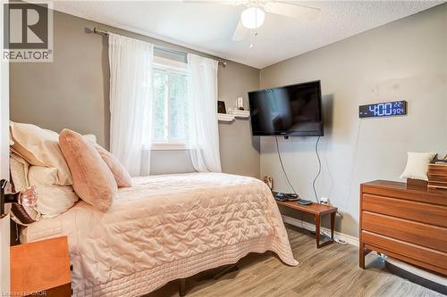 Wood-finish flooring with a horizontal pattern - 106 Appleford Road, Hamilton, ON 