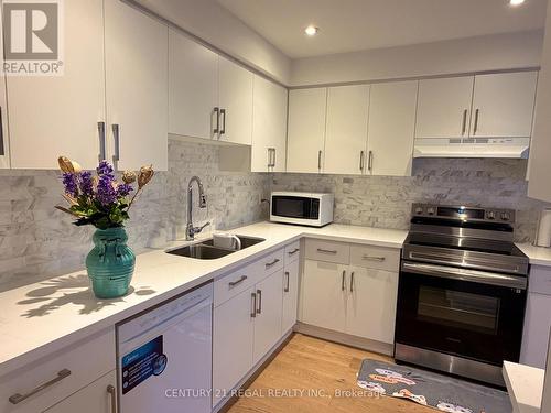 8 Chamberlain Court, Ajax, ON 
