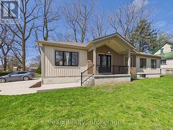 A UPPER - 966 CHARLES STREET  Kincardine, ON N2Z 2C3