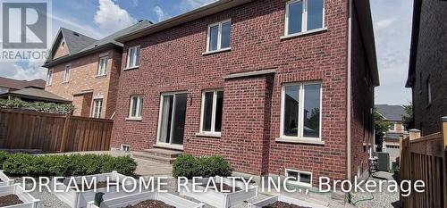 53 HERMITAGE BOULEVARD , Markham, Ontario L6E 0S4 2