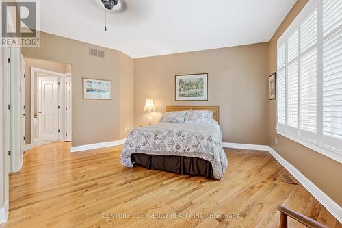 Primary Bedroom on main floor with 4 piece ensuite - 45 Turtle Point Private, Ottawa, ON 