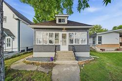541 Johnson AVE  Winnipeg, MB R2L 1A9