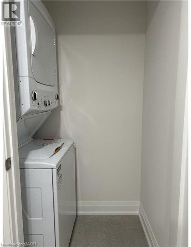 95 BURRWOOD Drive Unit# Lower unit , Hamilton, Ontario L9C 3T3 3