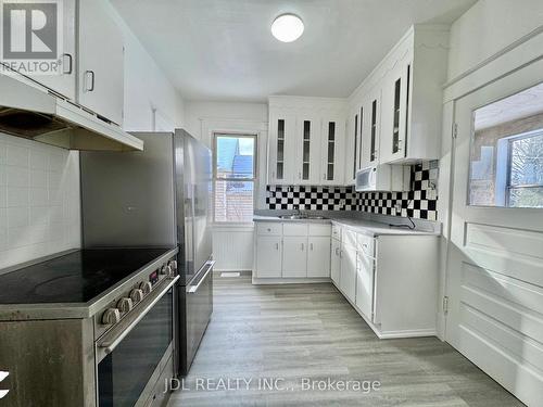 6269 ASH STREET , Niagara Falls, Ontario L2G 2H4 5