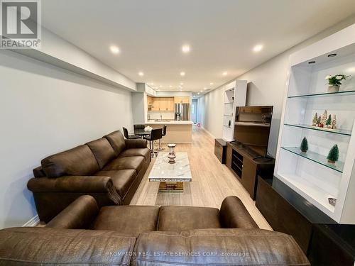 11 - 285 Antibes Drive, Toronto, ON 
