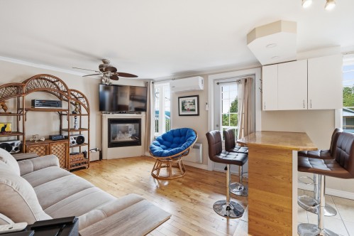 Salon - 39 Rue Morin, Sainte-Adèle, QC 