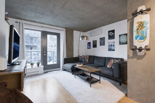 Salon - 214-4100 Av. Benny, Montréal (Côte-Des-Neiges/Notre-Dame-De-Grâce), QC 