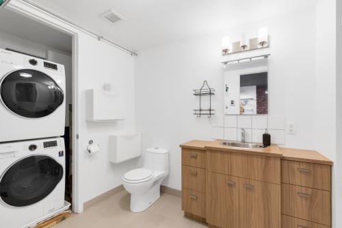 Salle de bains - 214-4100 Av. Benny, Montréal (Côte-Des-Neiges/Notre-Dame-De-Grâce), QC 