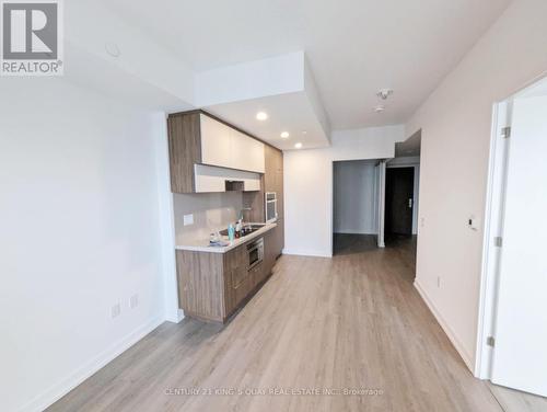 2510 - 39 ROEHAMPTON AVENUE , Toronto, Ontario M4P 1P9 3