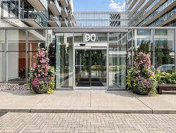 201 - 90 STADIUM ROAD  Toronto, ON M5V 3E9