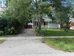 120 BAKER AVENUE  Richmond Hill, ON L4C 1X4