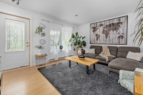 Salon - 172  - 176 Rue Josée, Saint-Jérôme, QC 